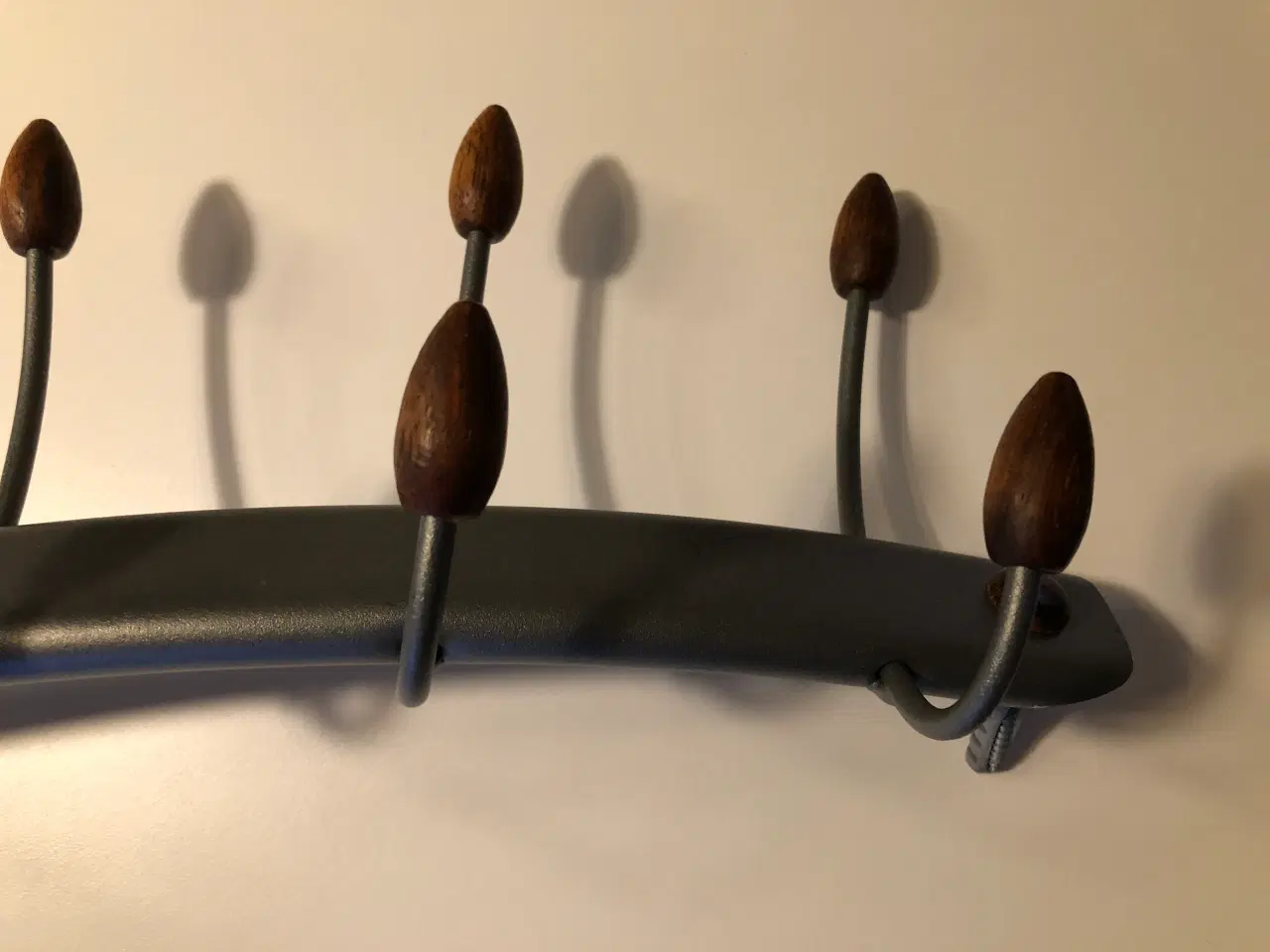 Billede 3 - Knagerække i metal/træ