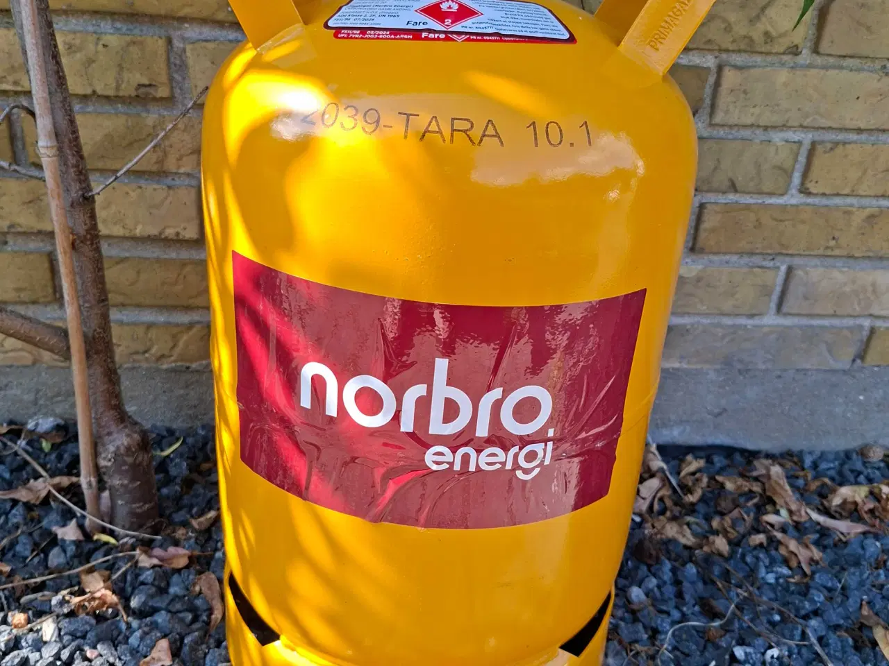 Billede 2 - Fuld og plomberet 11 kg gasflaske.