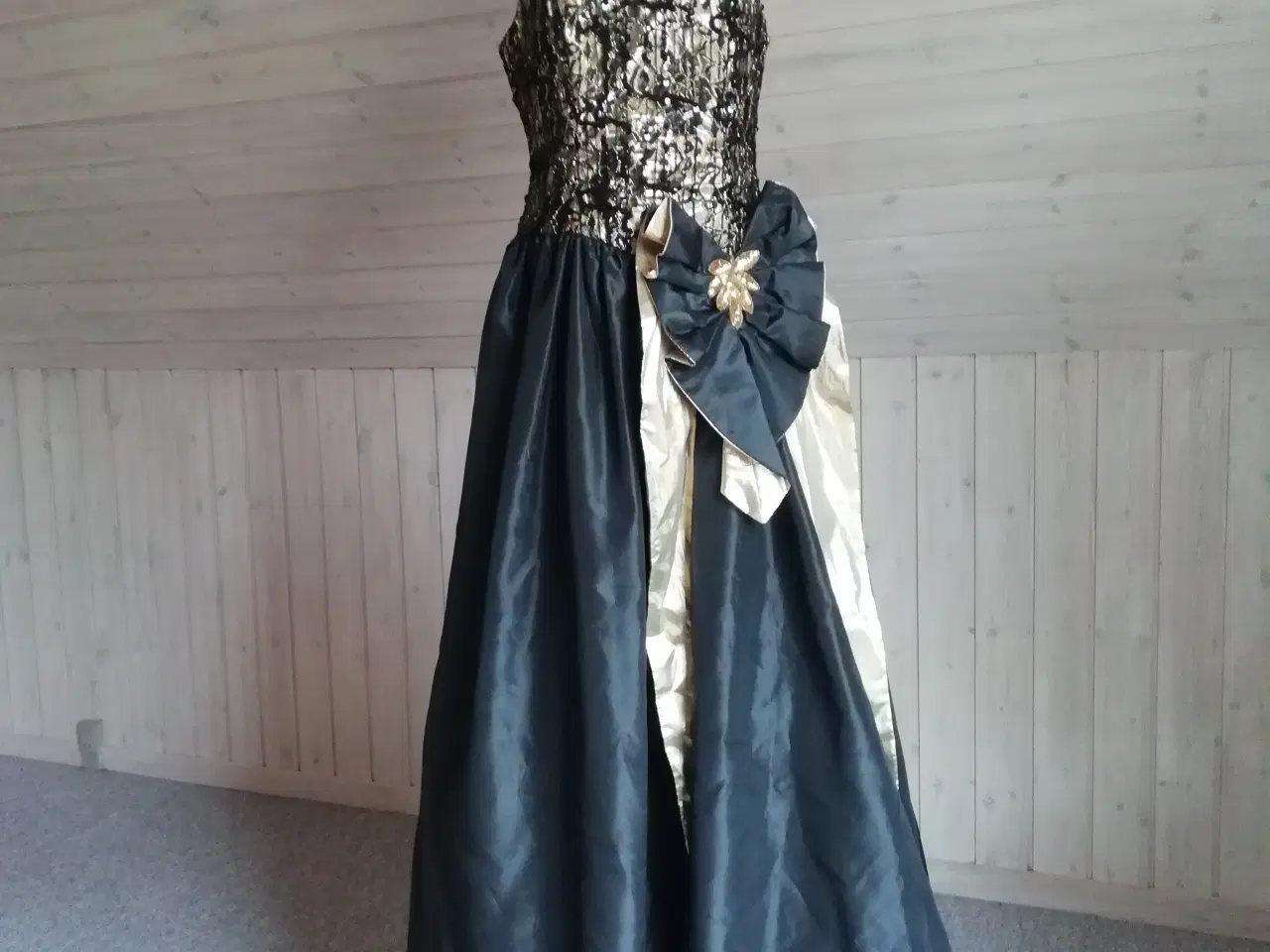 Billede 1 - Overdådig elegant gallakjole