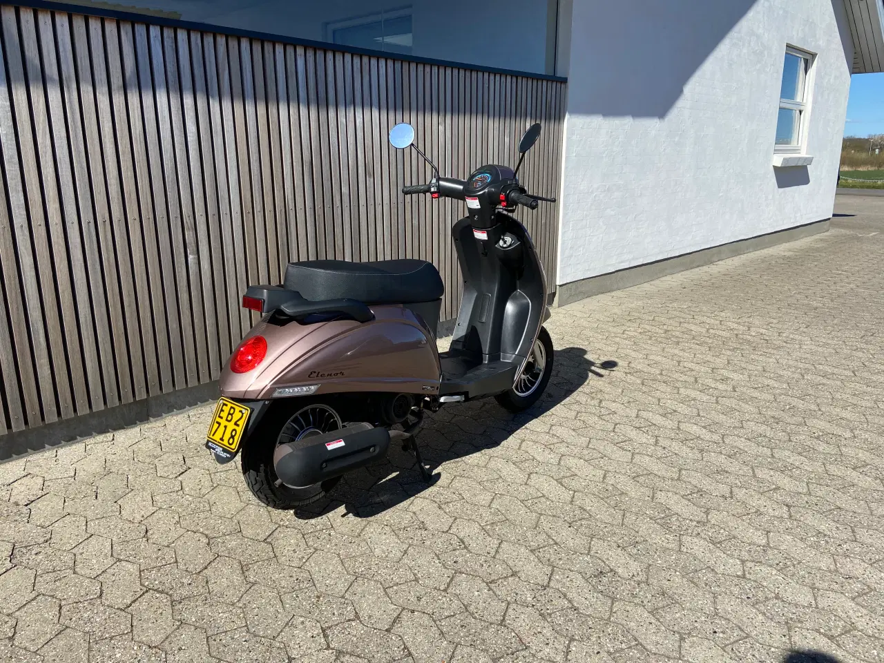 Billede 2 - MOTOWELL Elenor, Elenor Limited. A2