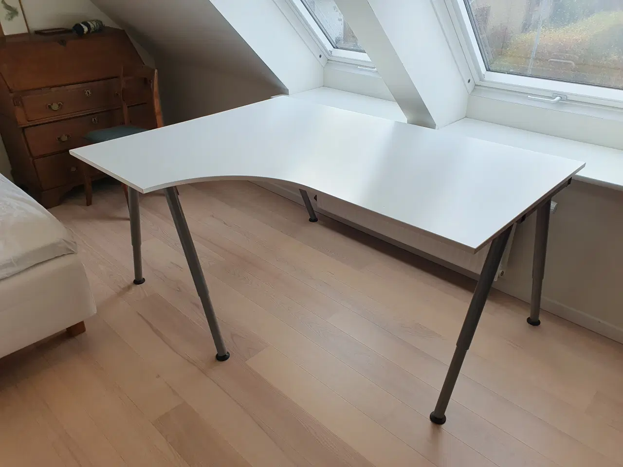 Billede 1 - Ikea hjørneskrivebord