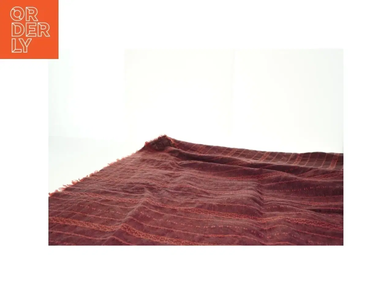 Billede 2 - Rødt mønstret tæppe / borddug(str. 220x110 cm)