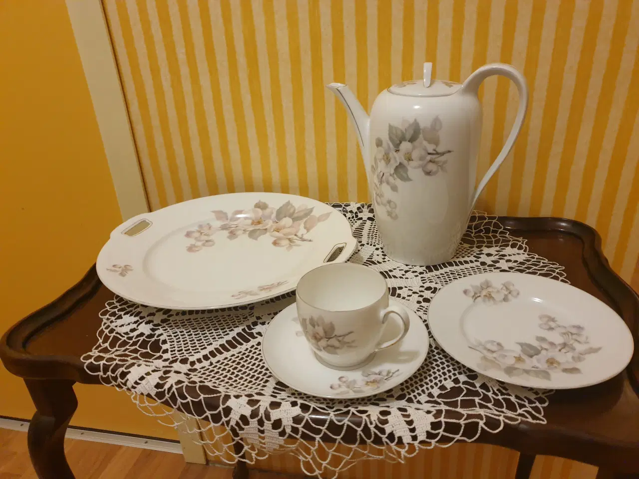 Billede 2 - Antikt Kaffestel med æbleblomster