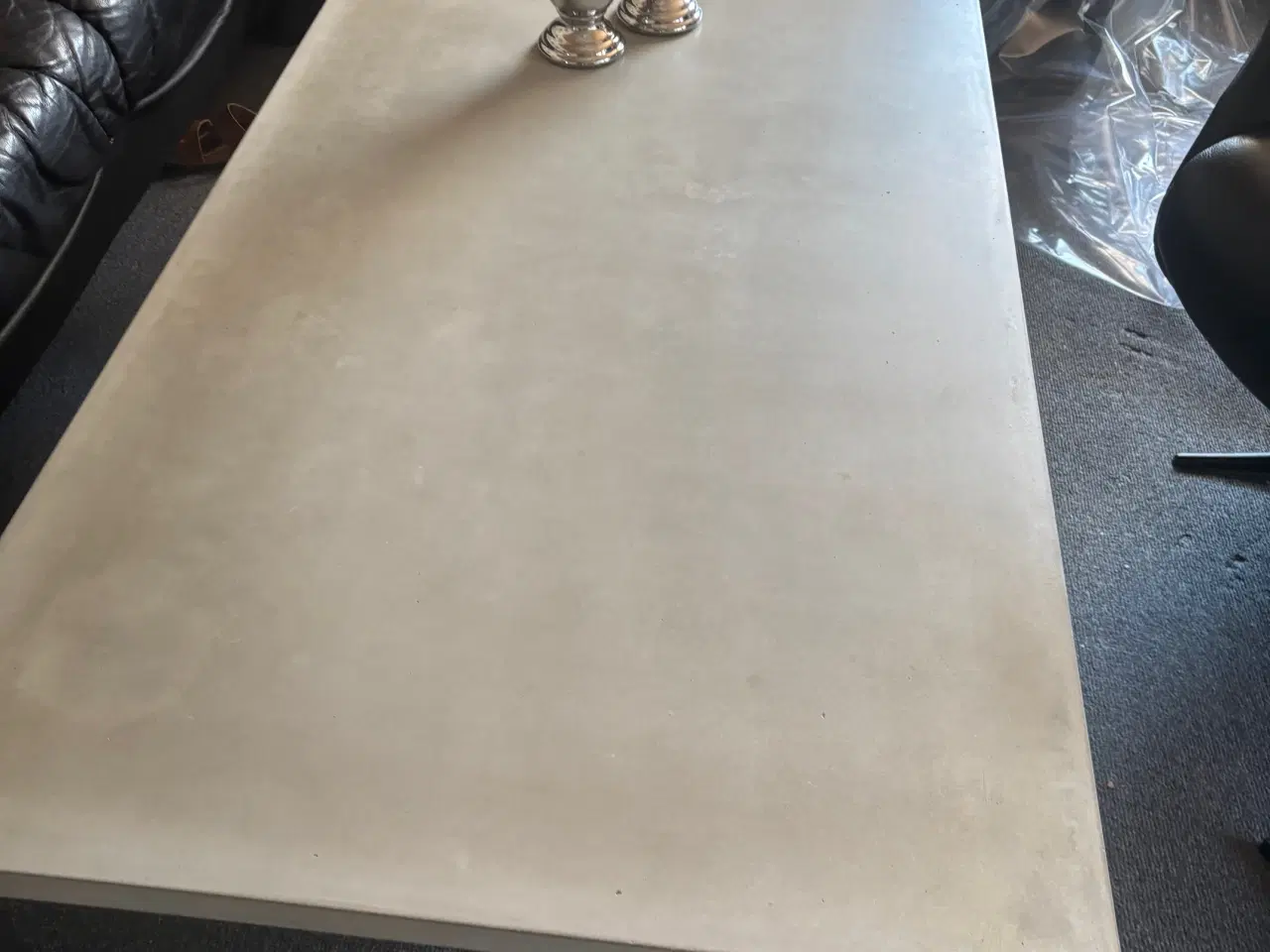 Billede 1 - Massiv sofabord i grå beton, Beacon Design.