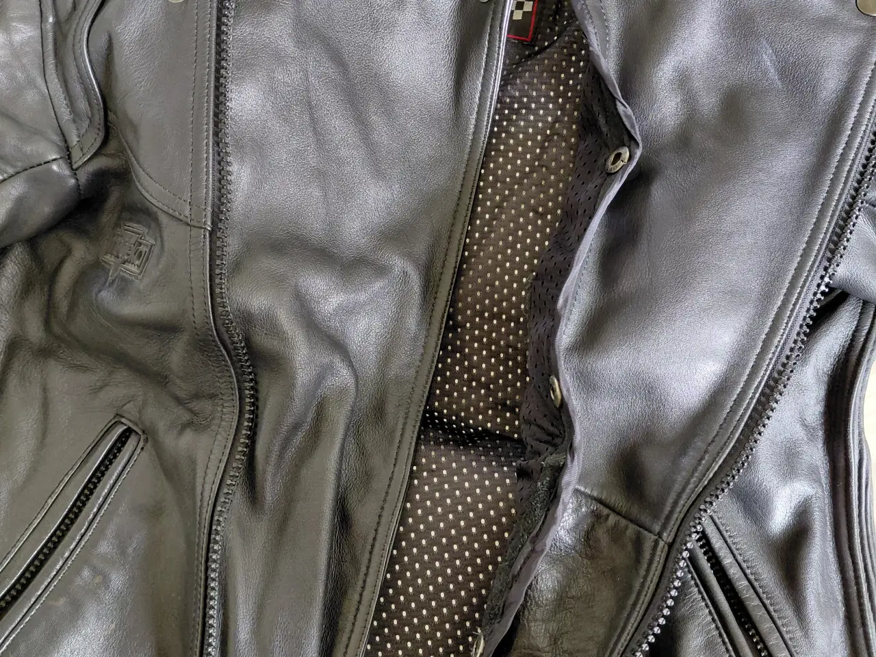 Billede 4 - Lækkert MC tøj i læder (kvinde)