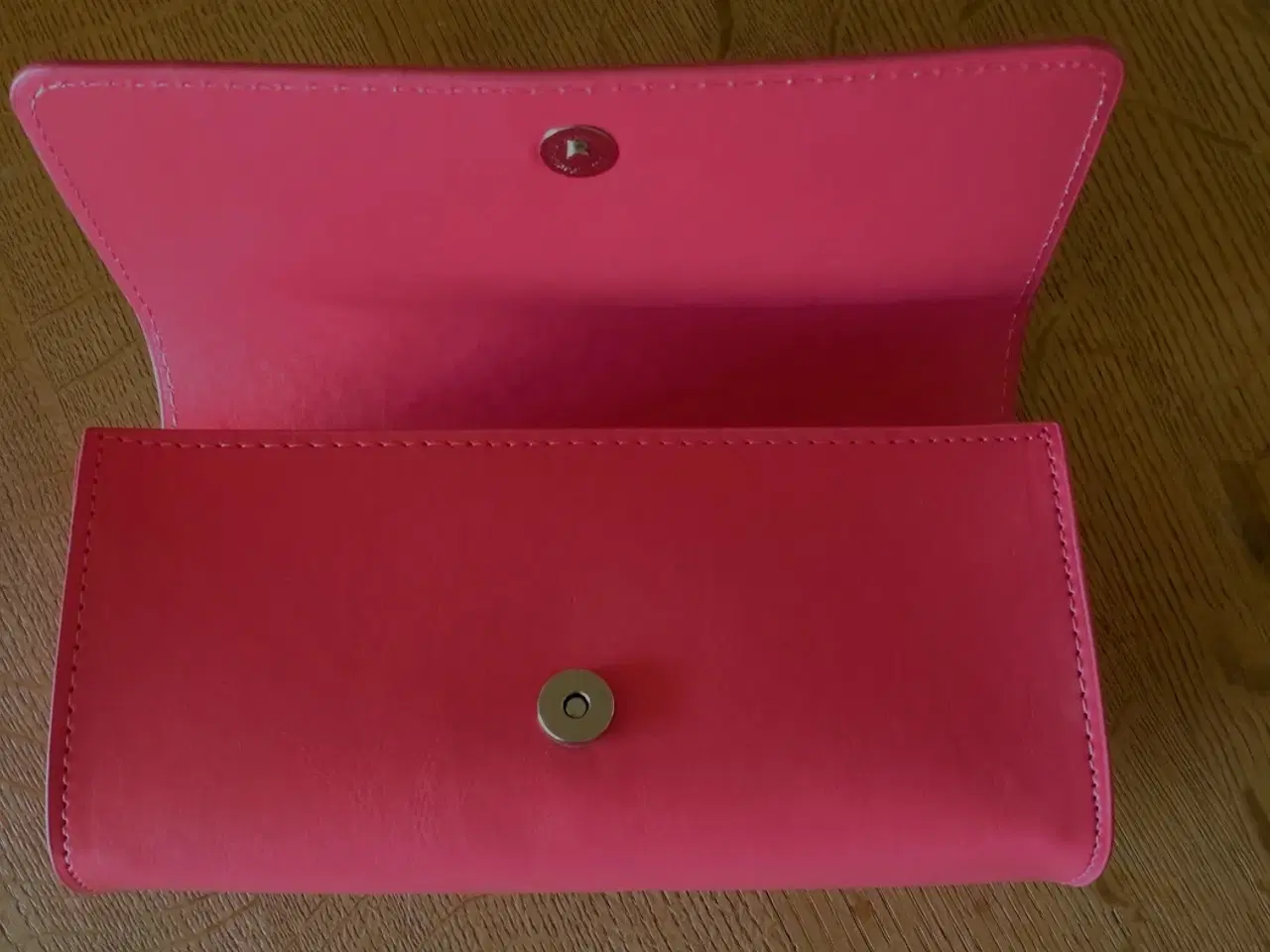 Billede 3 - PINK CLUTCH - lille  og meget RETRO