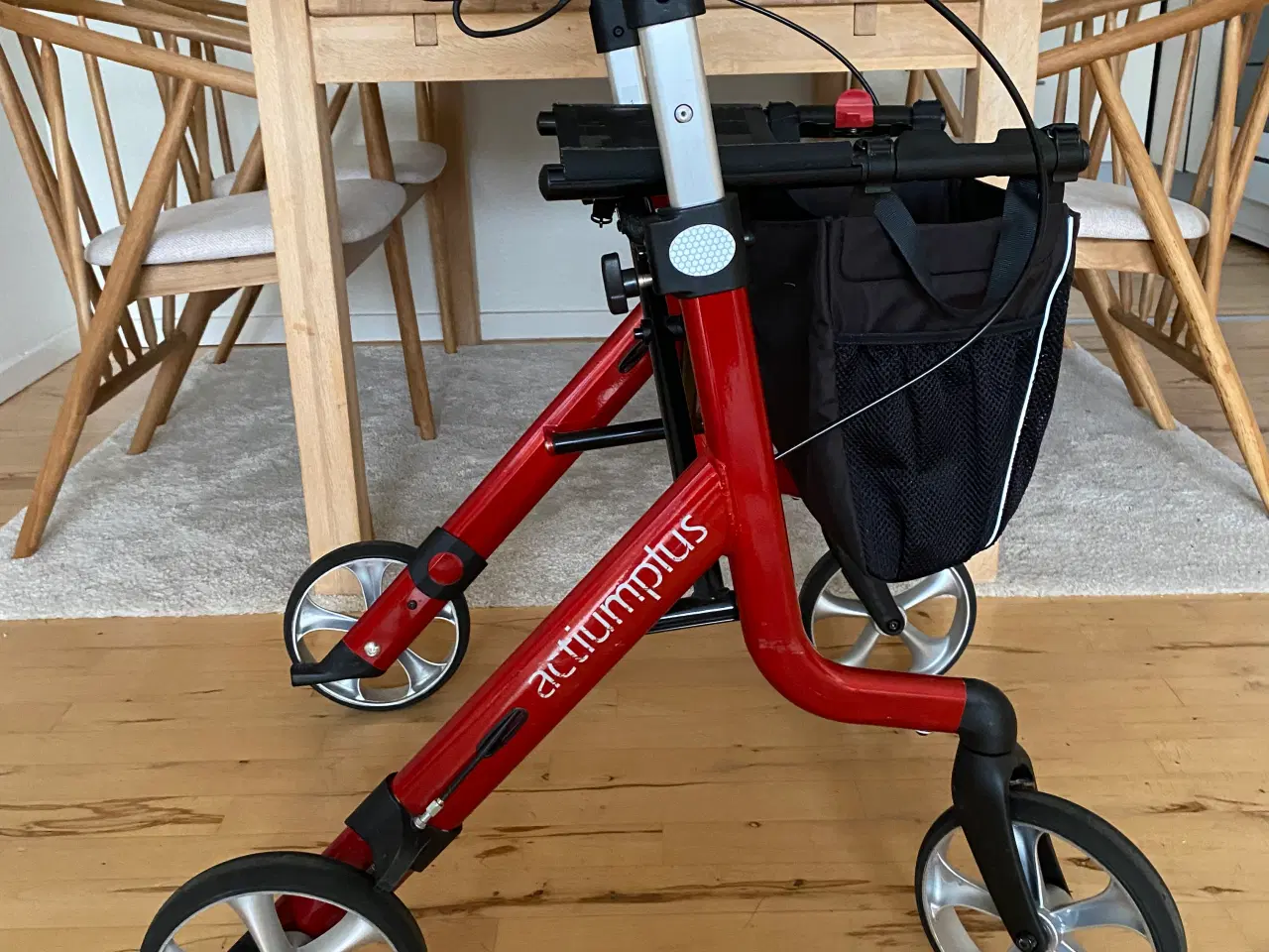 Billede 1 - Letvægts aluminium Rollator 