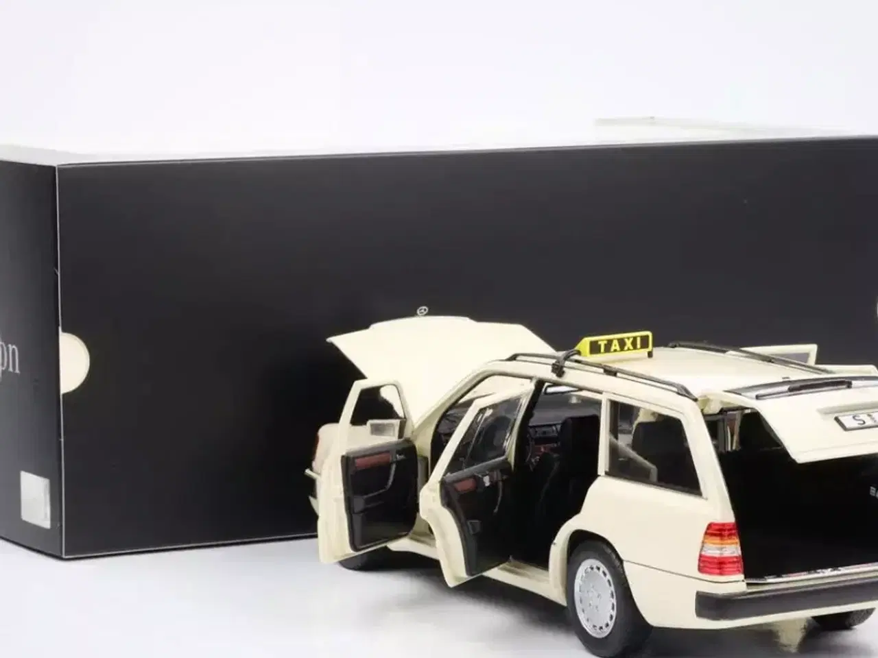 Billede 7 - 1:18 Mercedes E300D S124 StCar 1989 