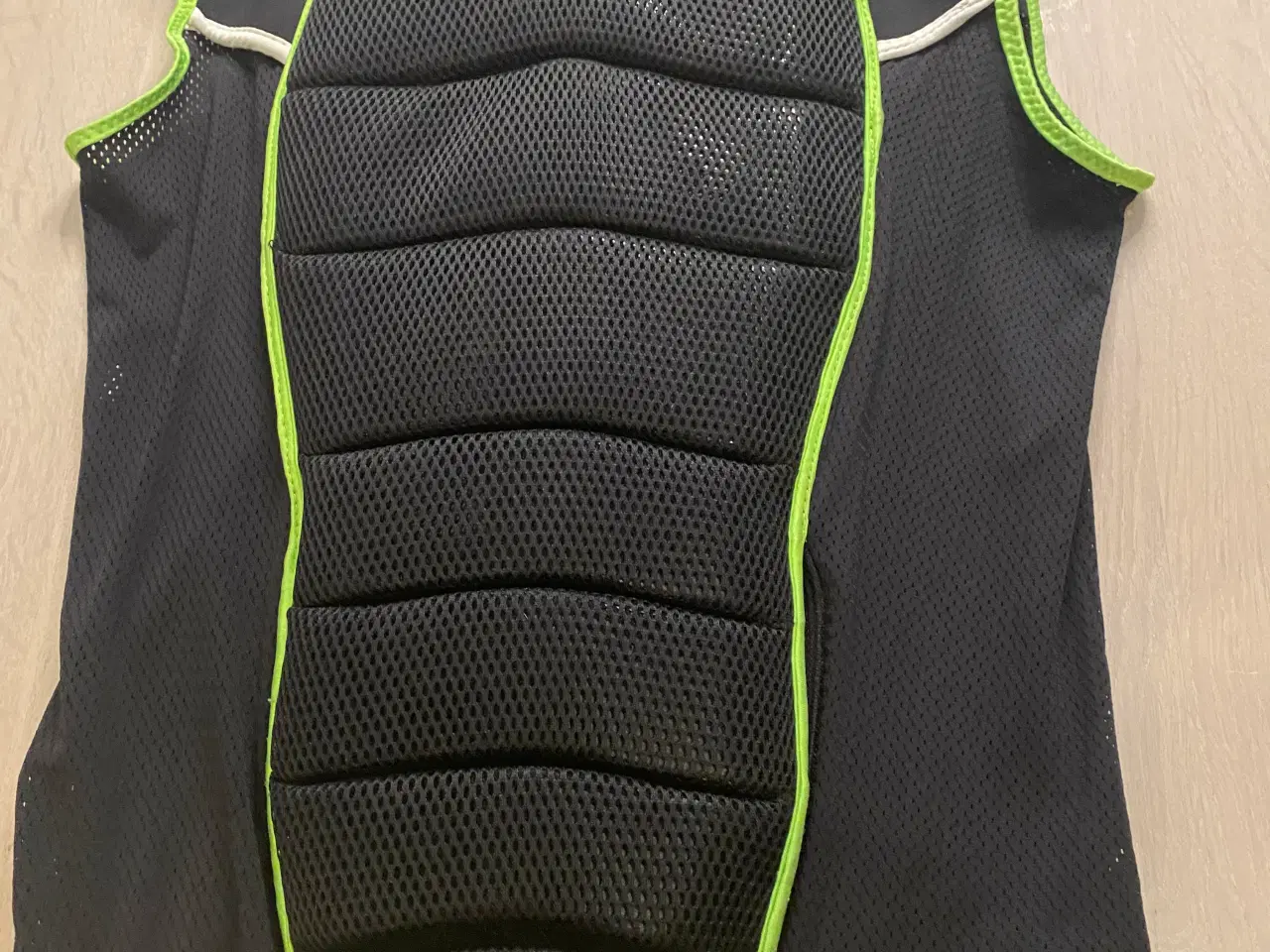 Billede 2 - Rygskjold L/XL (kan sendes)