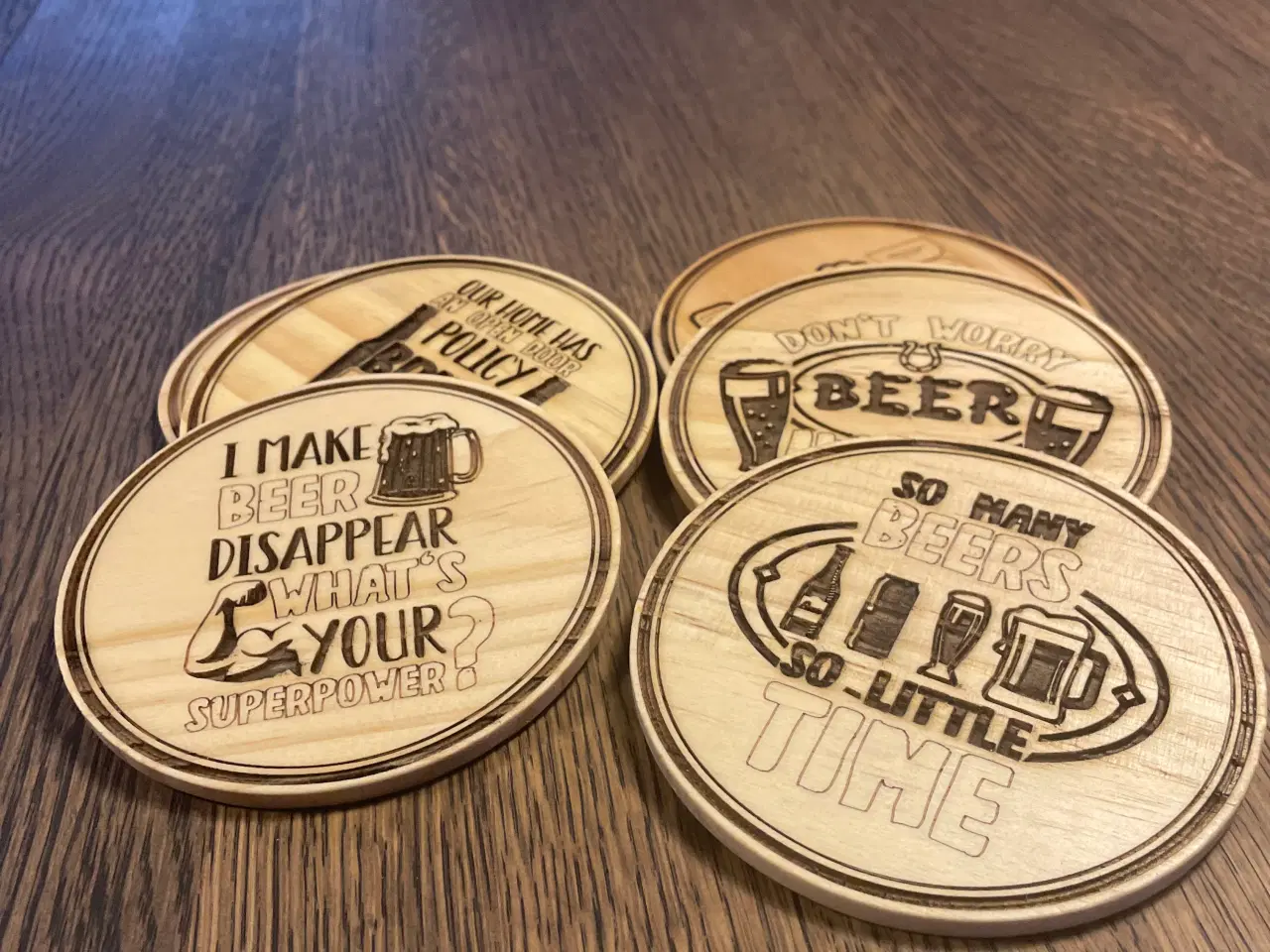 Billede 4 - Flot håndlavet øl holder i egetræ med 6 coasters.