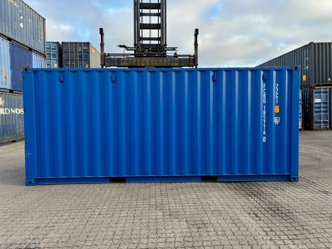 Billede 3 - TILBUD TILBUD 20 fods Container med småbuler. Ral: