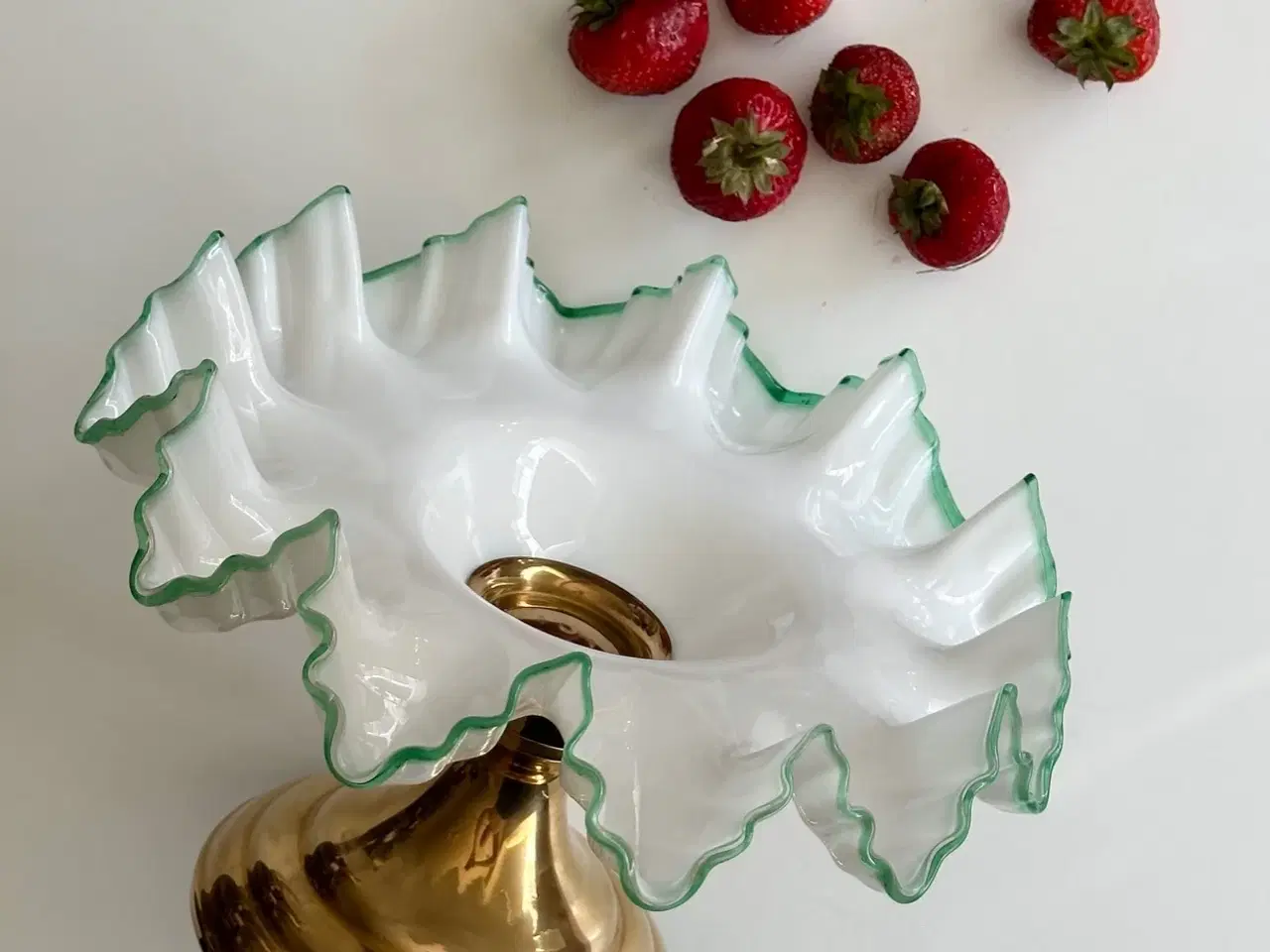 Billede 1 - Antik opsats, opalineglas m grøn kant