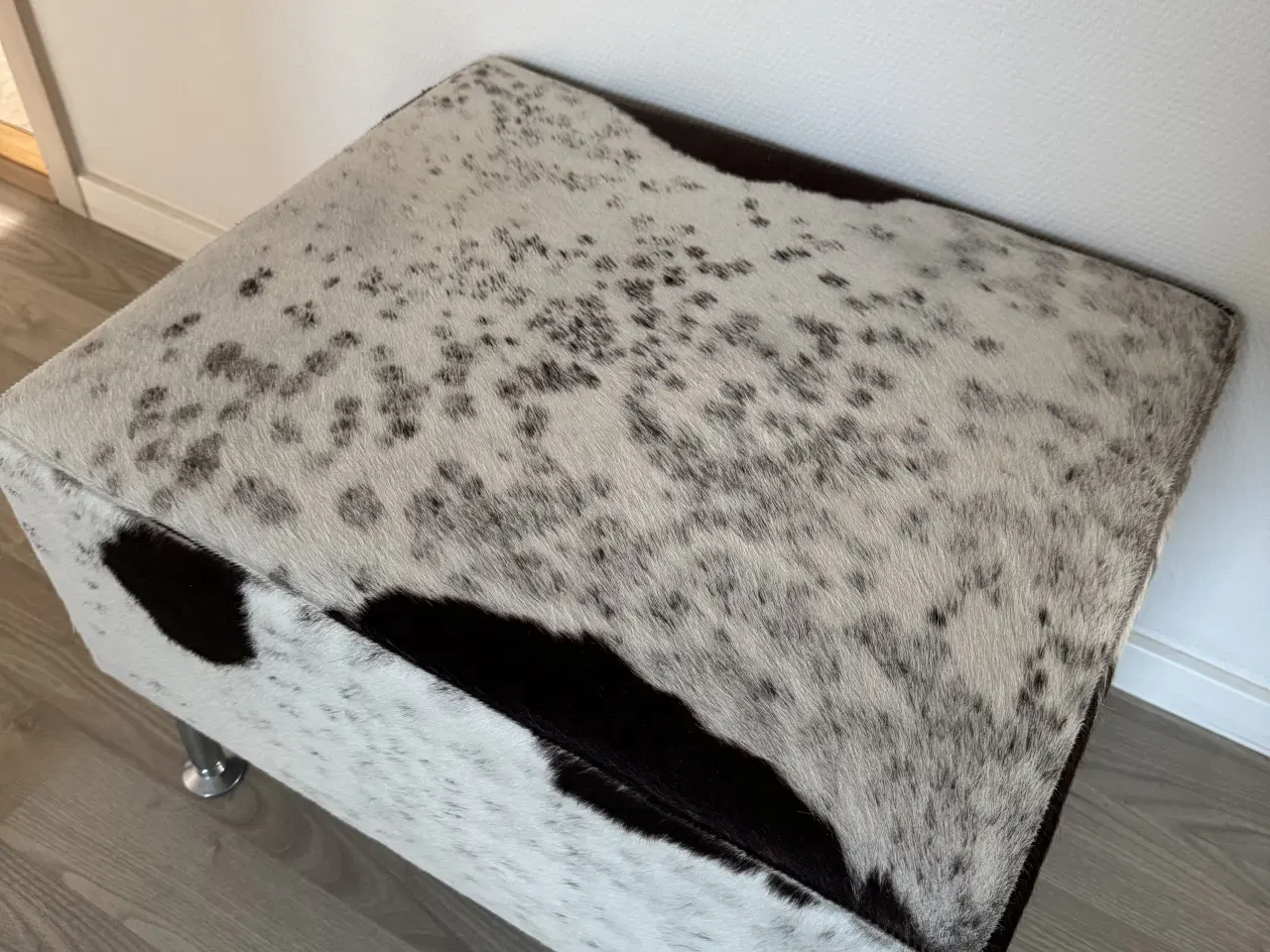 Billede 2 - Skammel i ko skind 