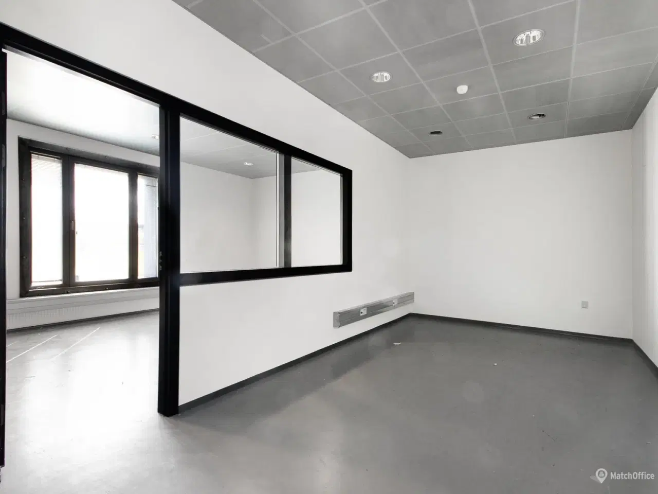 Billede 2 - Højloftet lager m. kontorfaliciliteter udlejes i Slagelse. 