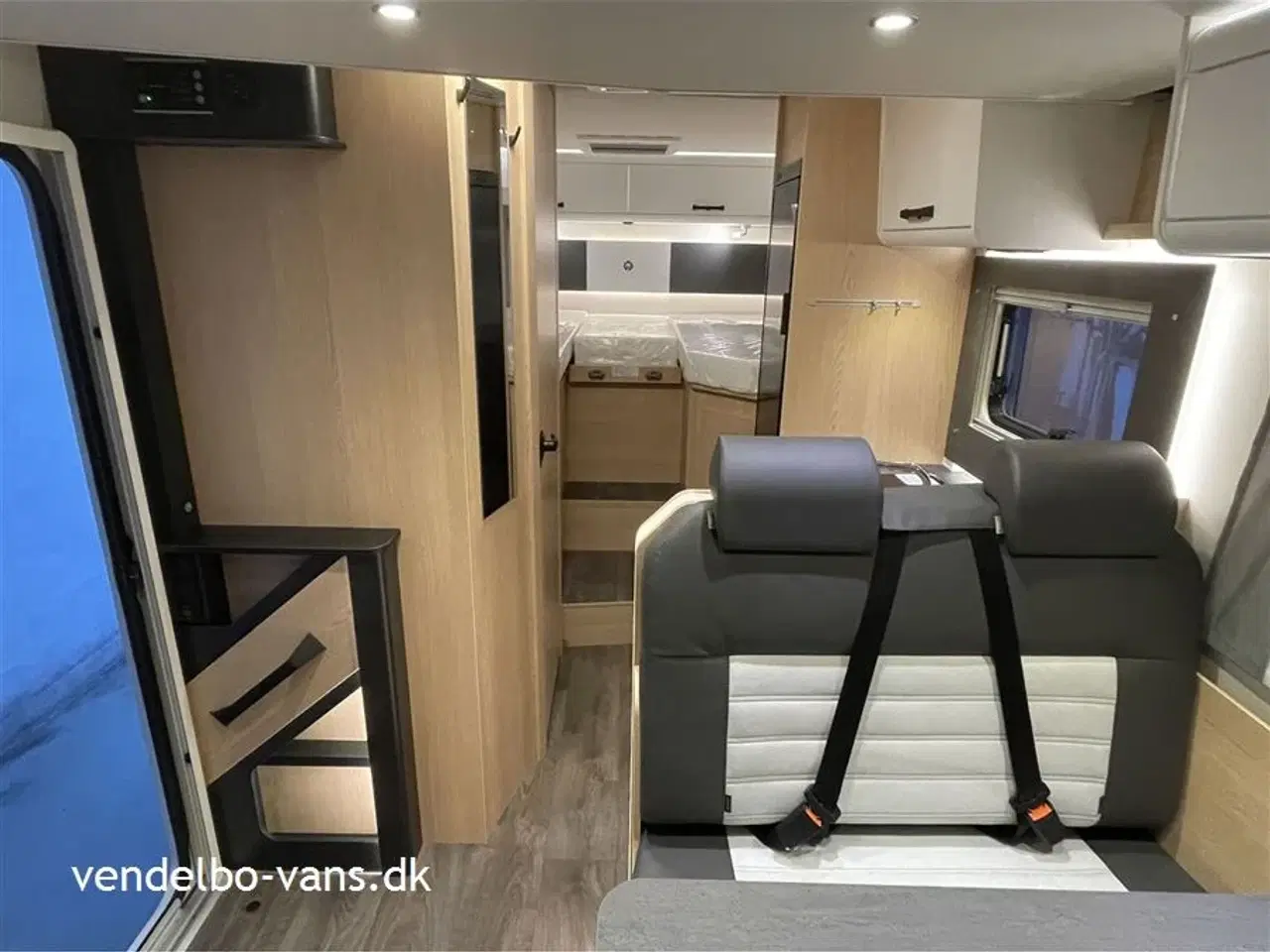 Billede 5 - 2026 - SunLight T 66 Aut. Enkeltsenge med en længde på kun 6,99 m- sænkeseng - 5. selepladser