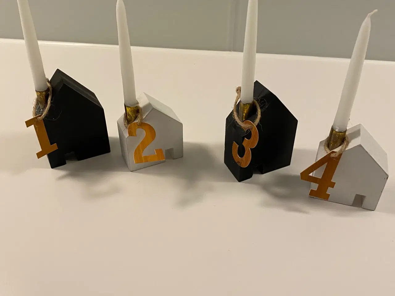 Billede 1 - Lysestager/Advent i træ med løse tal