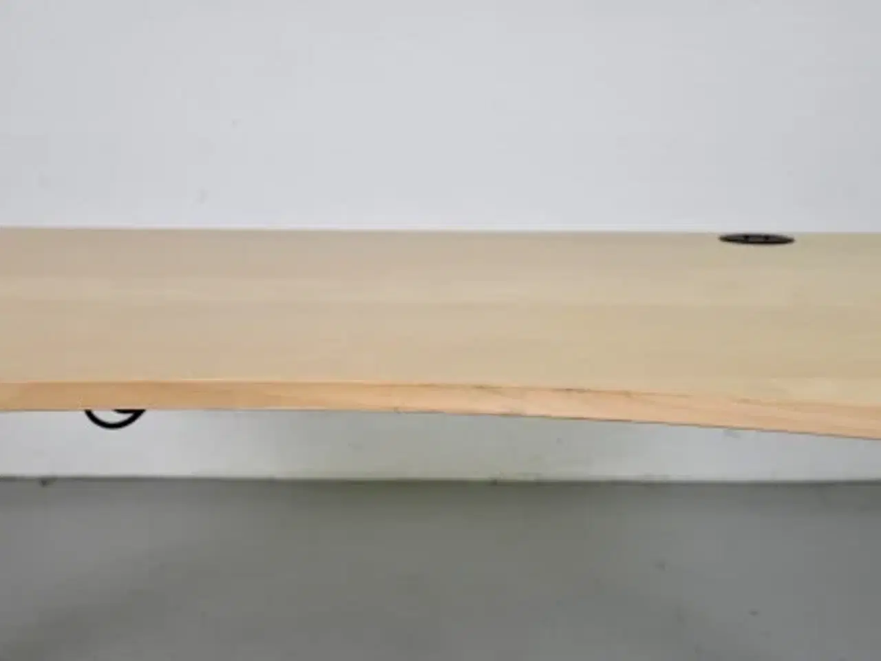 Billede 9 - Kinnarps hæve-/sænkebord med mavebue, 160 cm.