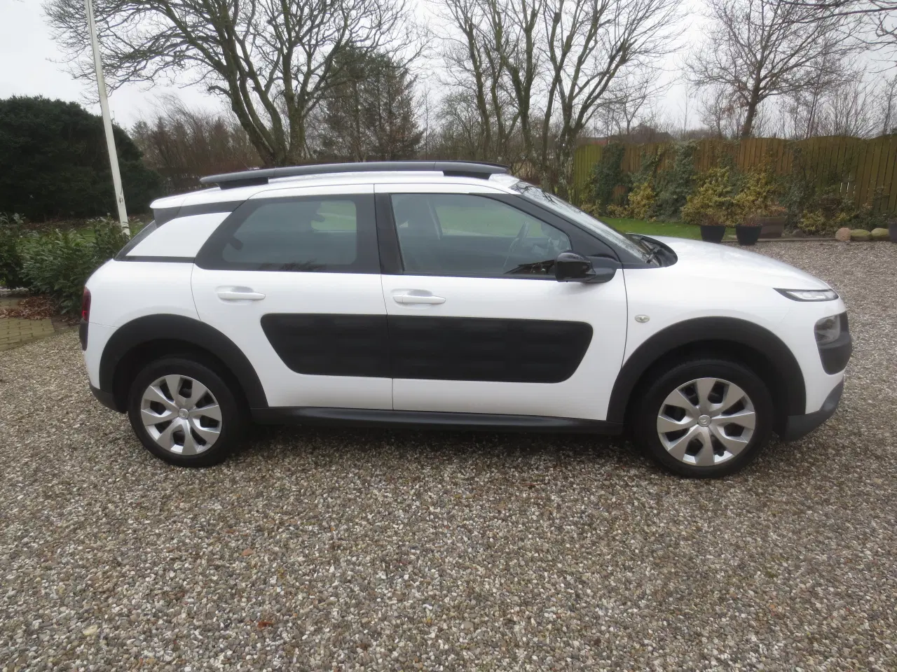 Billede 4 - Citroen C4 Cactus 1.2 i Km 144. År 2015. Nysynet.