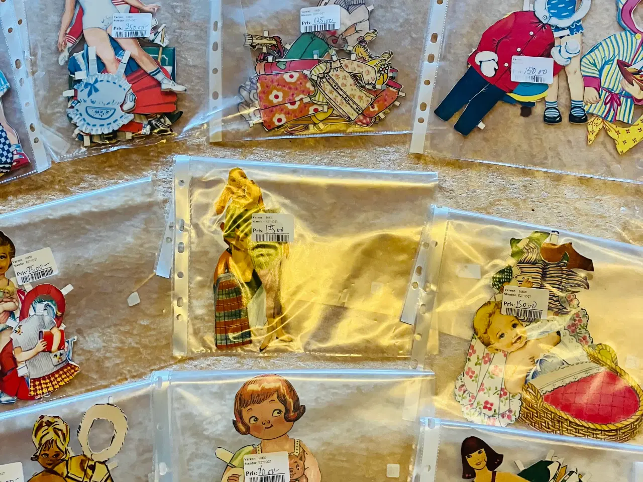 Billede 2 - Påklædnings dukker 