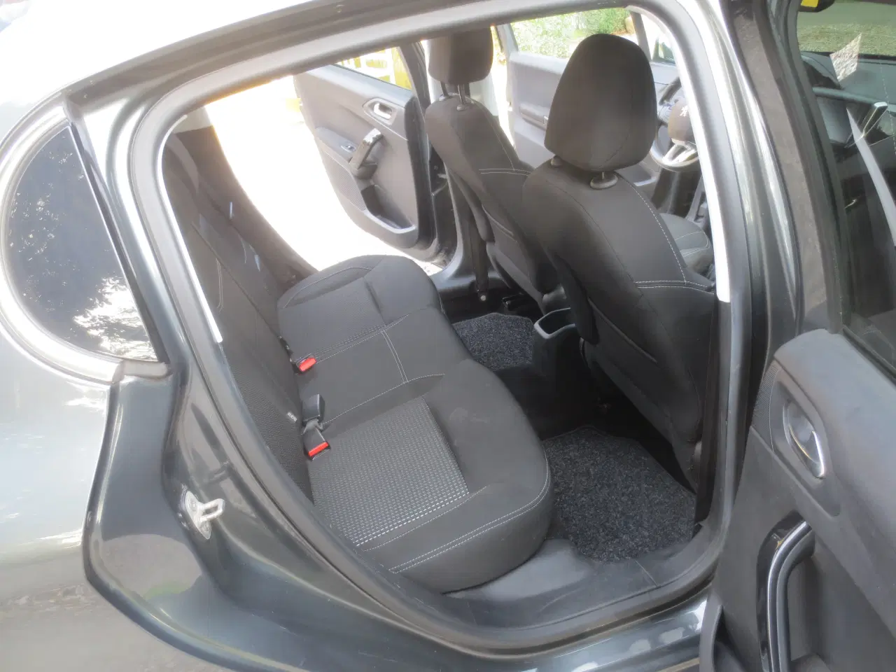 Billede 16 - Peugeot 208 1.6 BLUE HDi År 2017. 