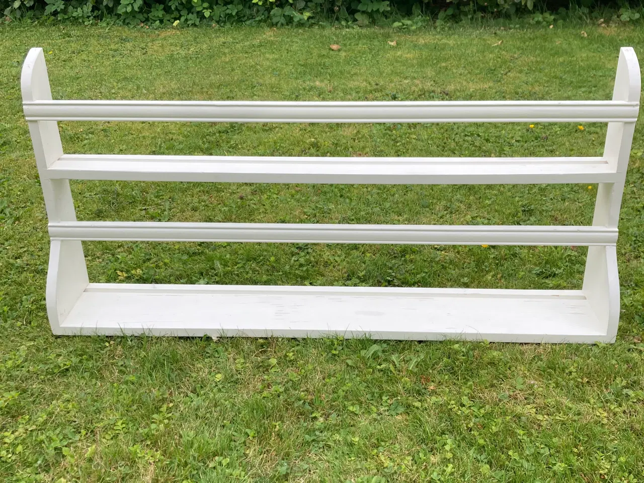 Billede 1 - Tallerkenerne eller bogreol