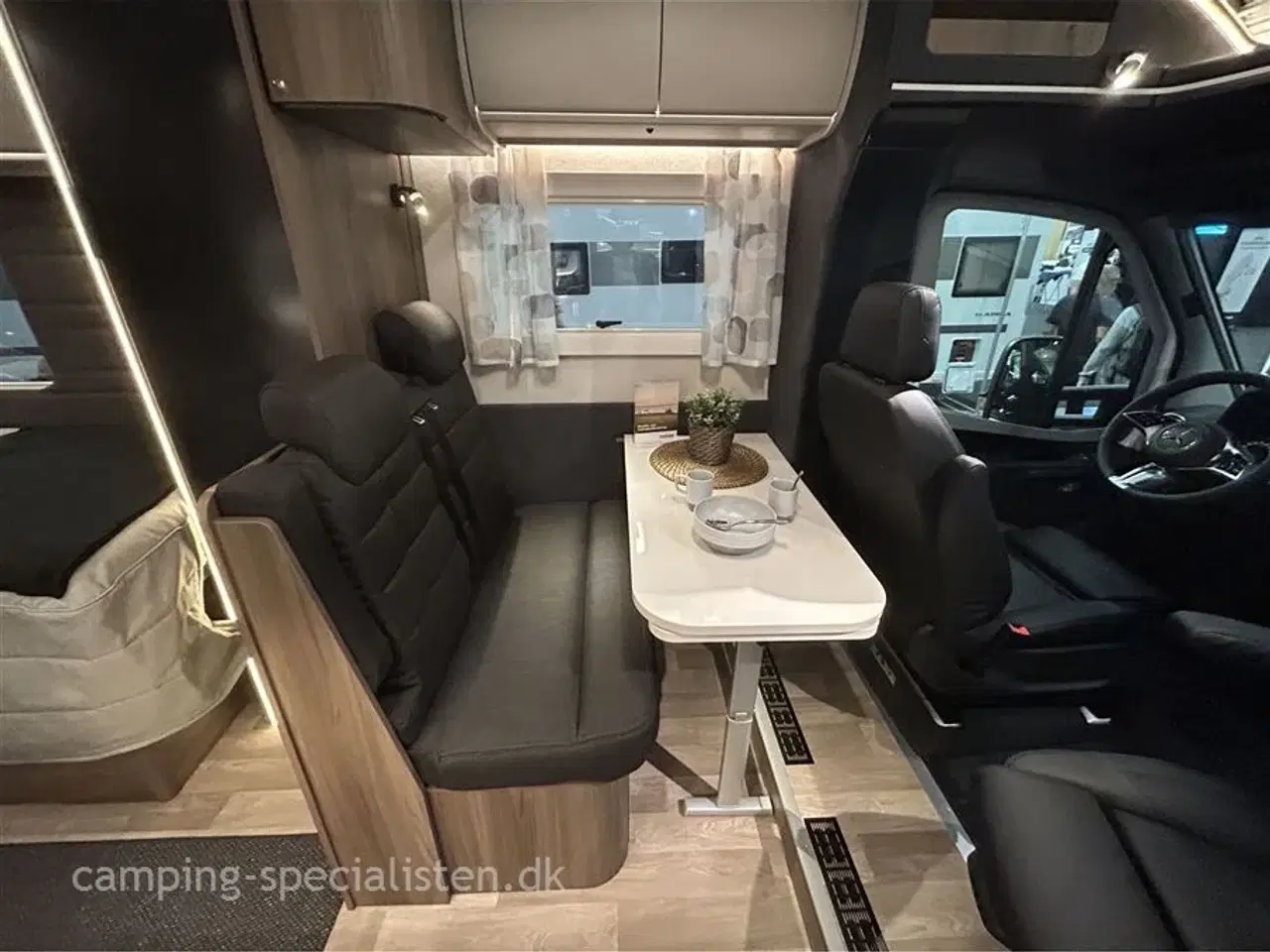 Billede 5 - 2026 - Kabe Novum 750 T   Kabe Novum 750 T med Stort badeværelse  model 2026 kan snart ses hos Camping-Specialisten.dk