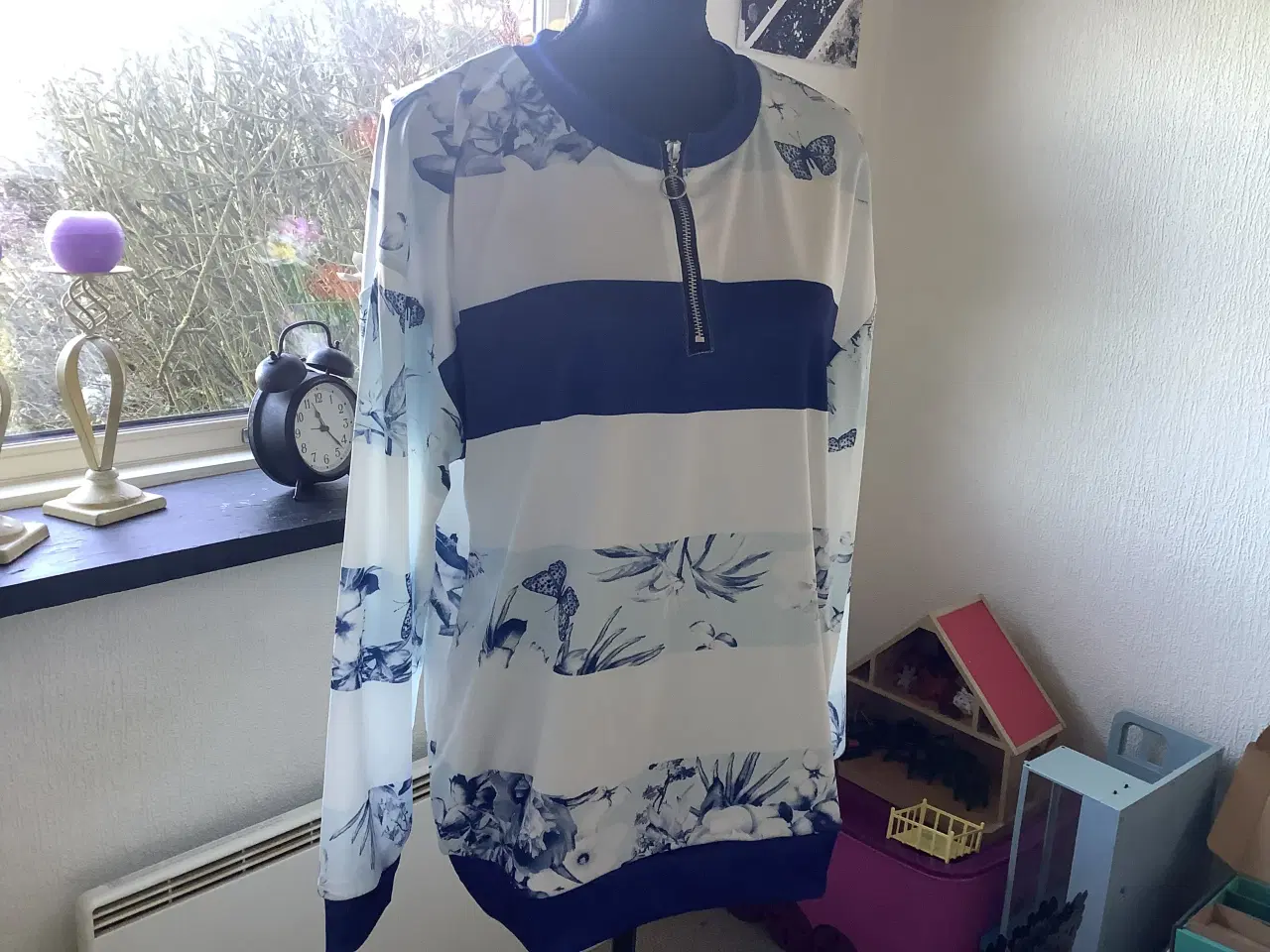 Billede 6 - Helt ny lækker og blød sweatshirt str. L