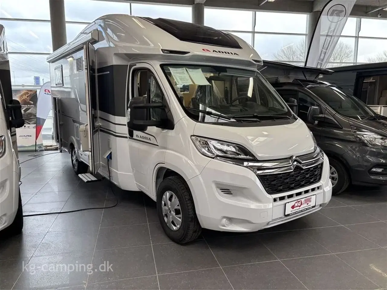 Billede 2 - 2024 - Adria Coral AXESS 650 DL   NY Adria Coral Axess 650 – 2024 | Moderne, Rummelig og Køreklar!