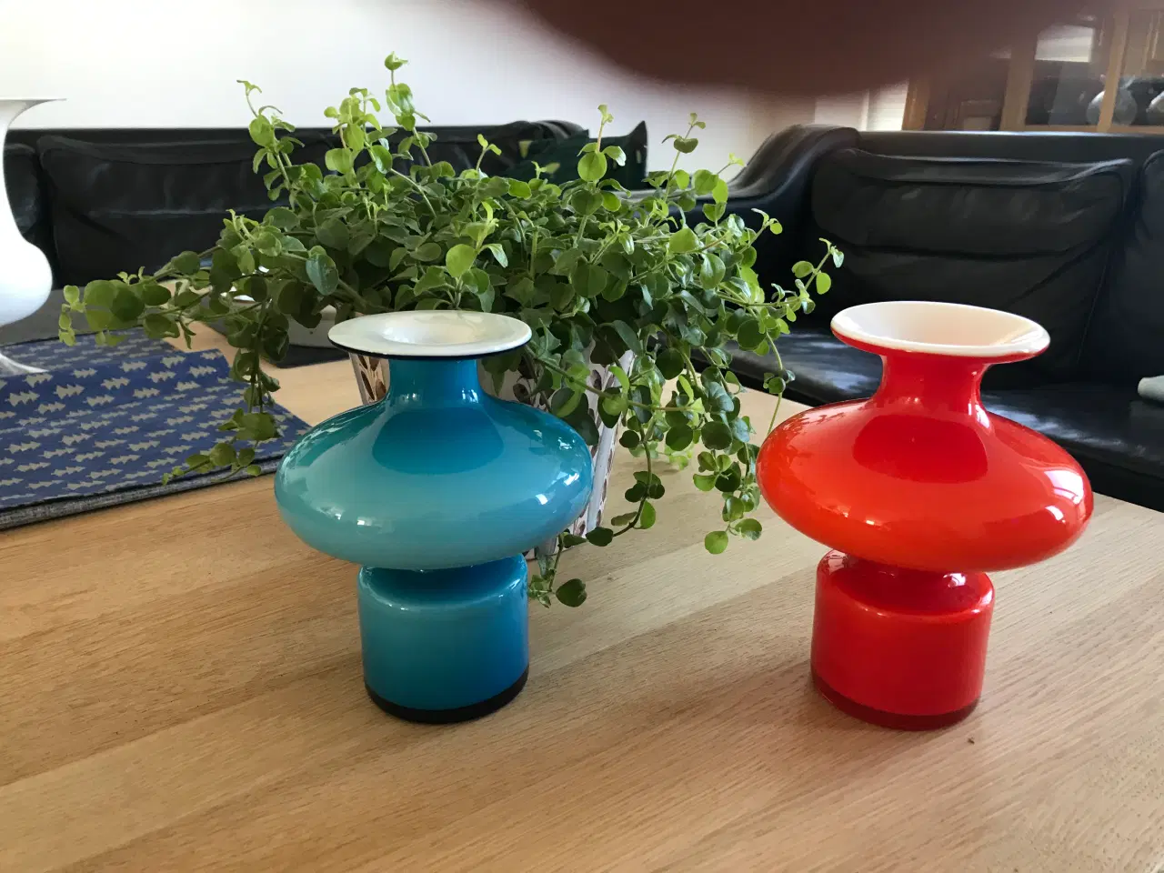 Billede 3 - Holmegaard - Rødlig vase i mundblæst glas -Carnaby