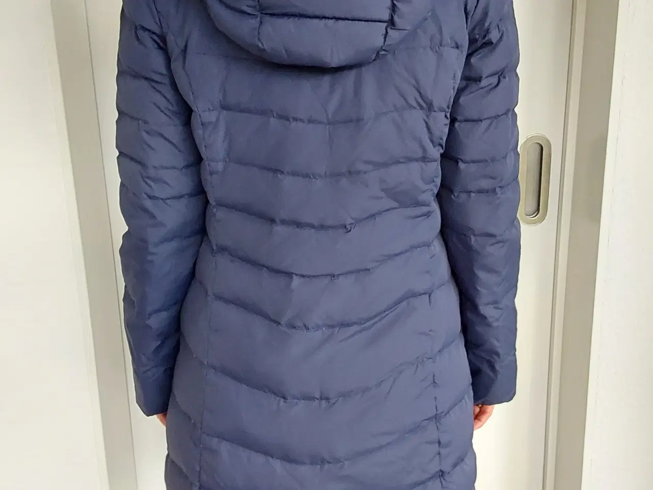 Billede 2 - Dunfrakke Icepeak med aftagelig hætte str. 38