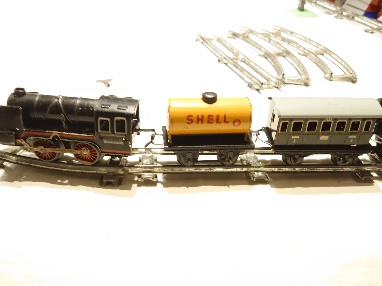 Billede 2 - Gammel togbane med optrækslokomotiv, vogne mm.