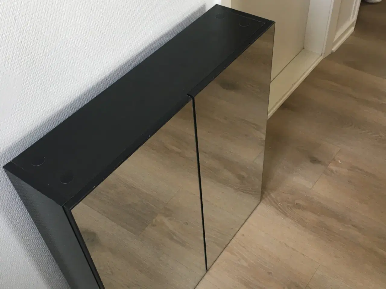 Billede 3 - Badeværelsesskab med glaslåger
