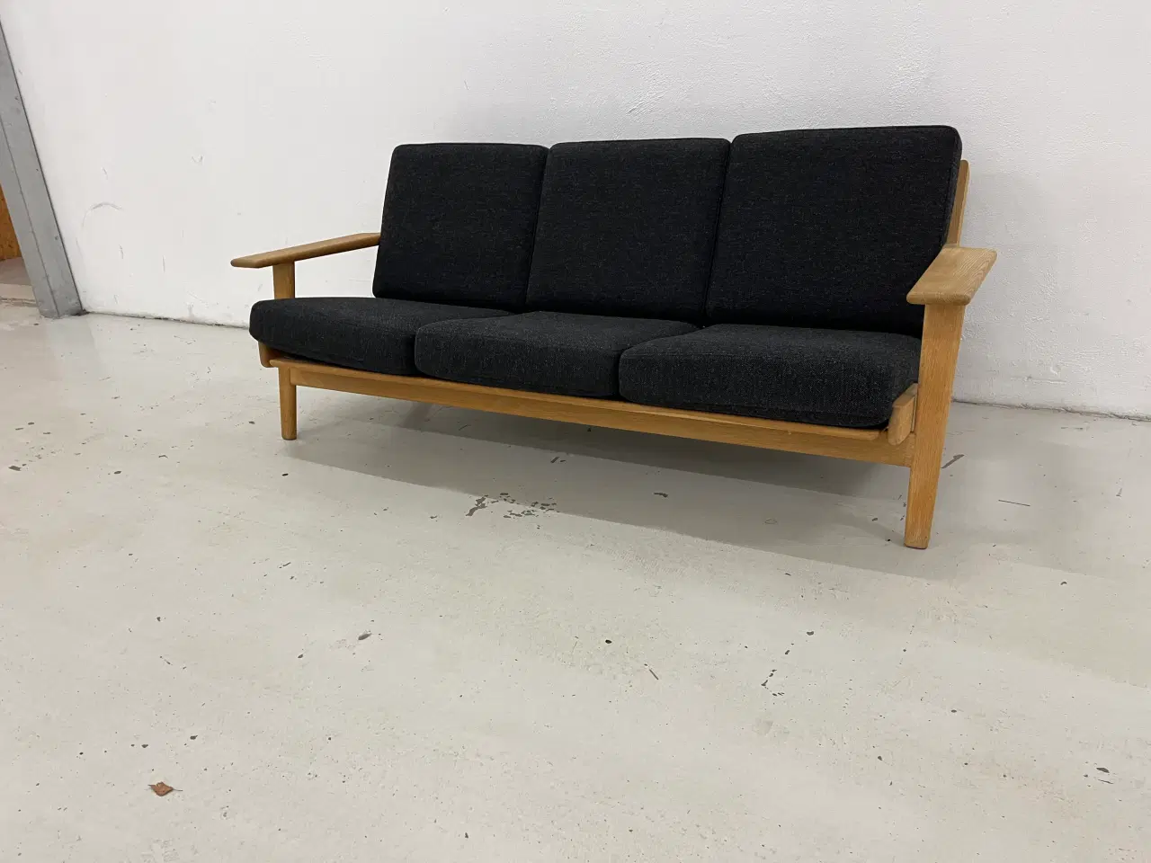 Billede 7 - Hans J Wegner Ge-290/3 mørkegrå Hallingdal uld.
