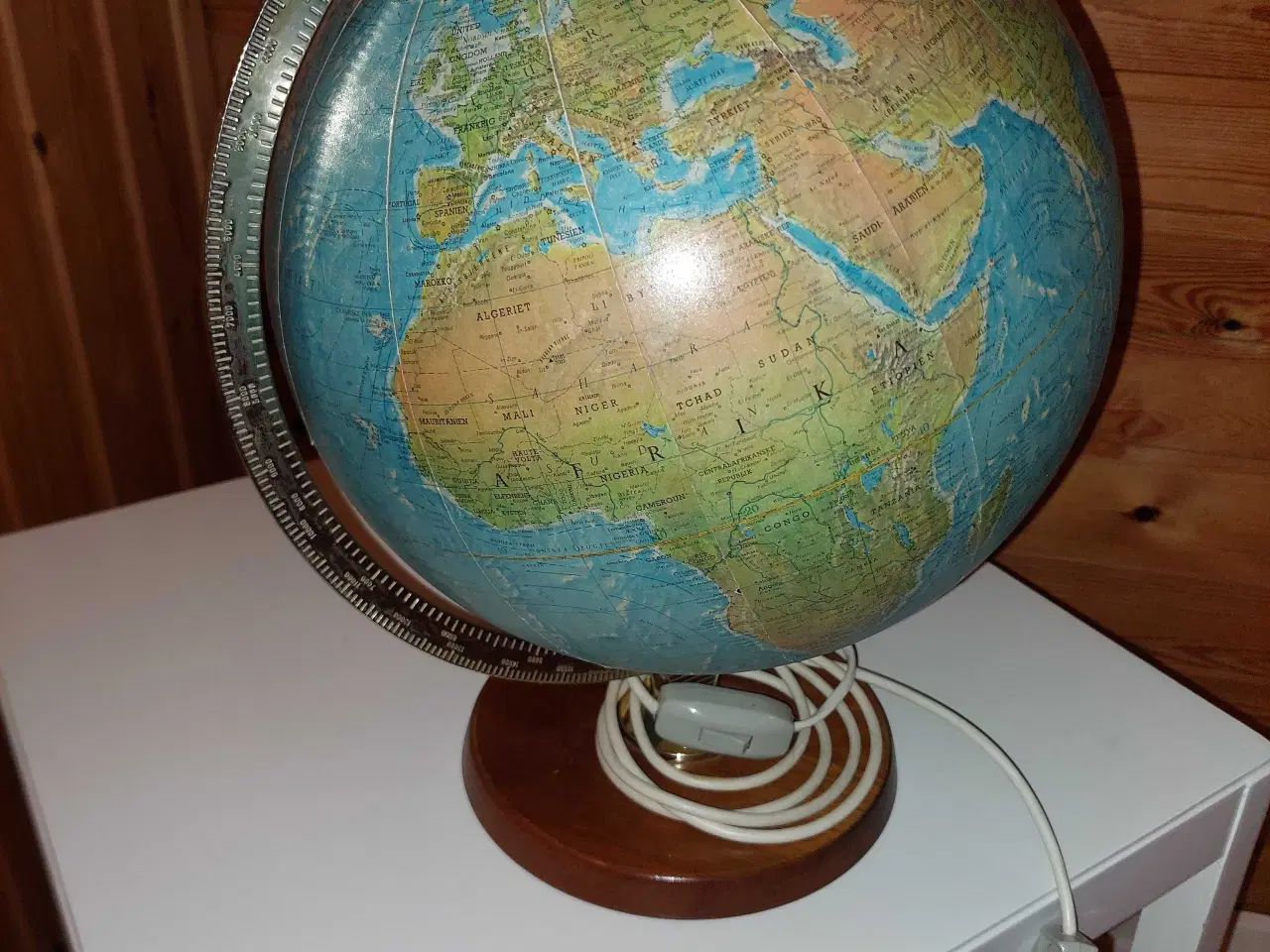 Billede 1 - Globus med lys