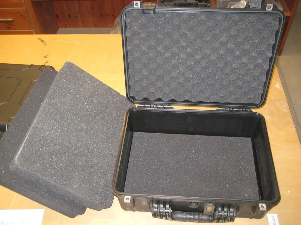 Billede 4 - 2 stk. flightcase - med plukskum til tilpasning af indhold, ubrugt