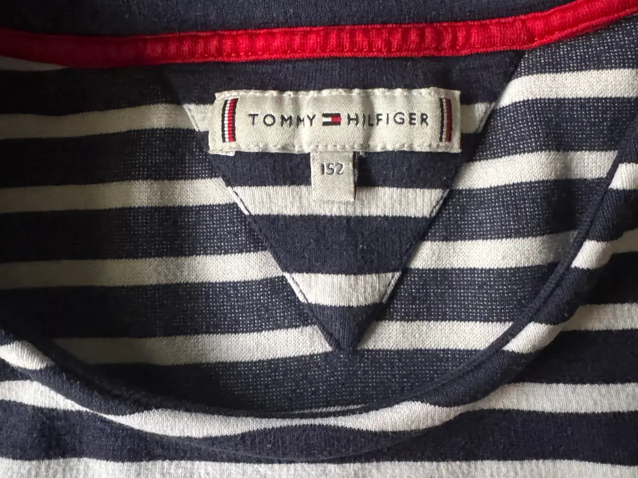 Billede 2 - Tommy Hilfiger pige kjole str. 152