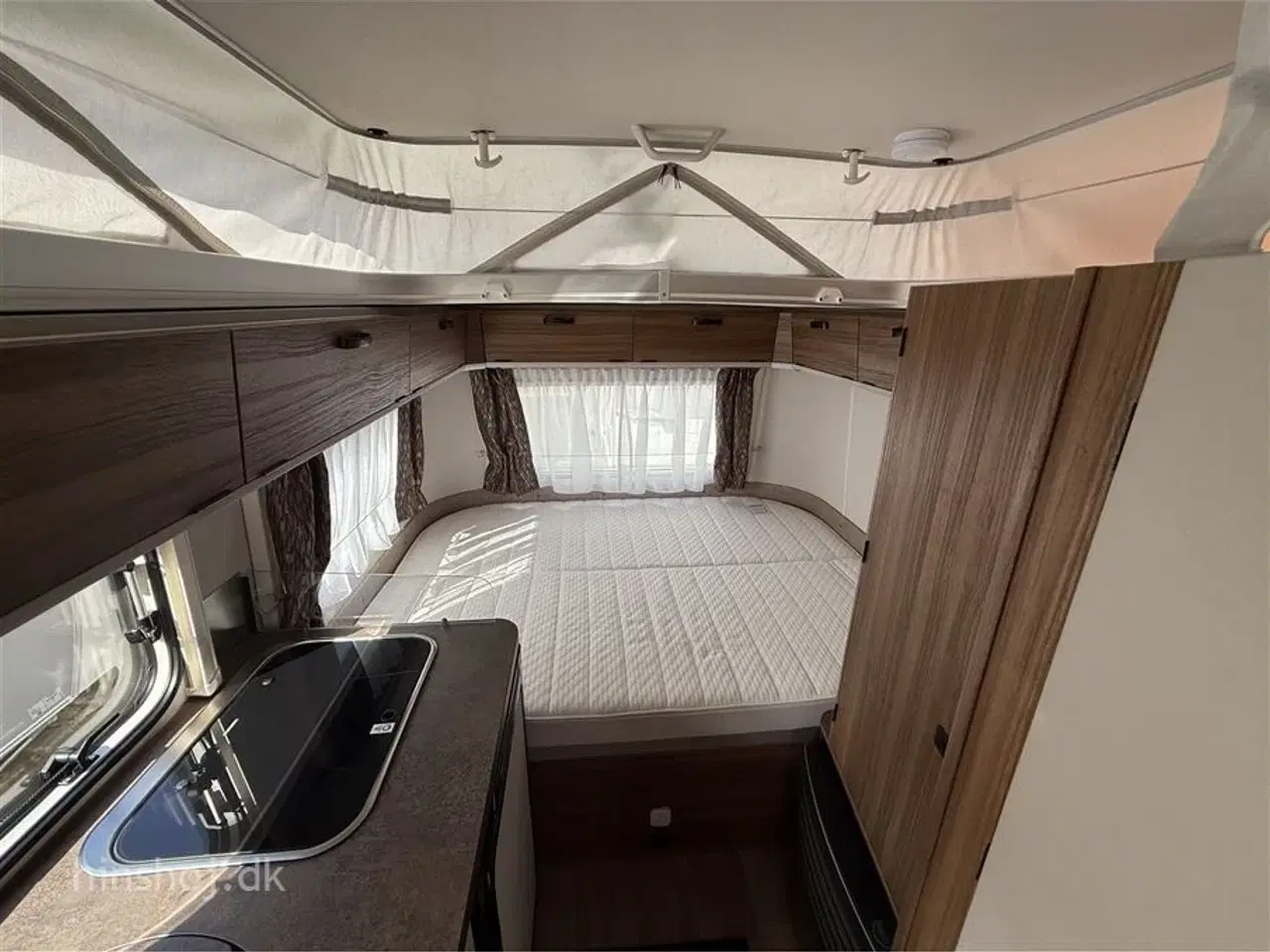 Billede 4 - 2023 - Eriba Touring 430 Legend   Lækker rejsevogn med fast dobbeltseng fra Hinshøj Caravan
