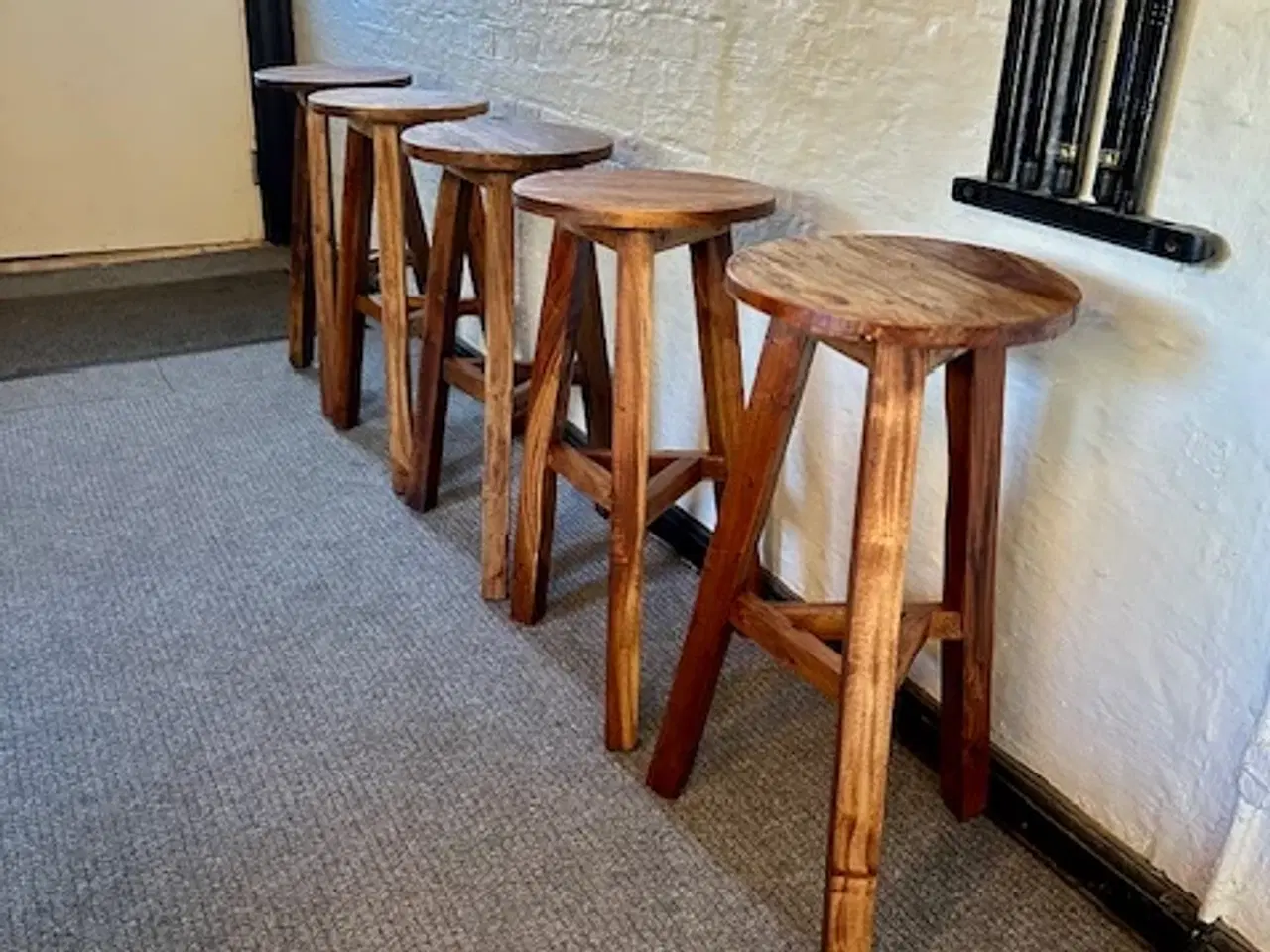 Billede 3 - 5 stk. barstole i massivt træ