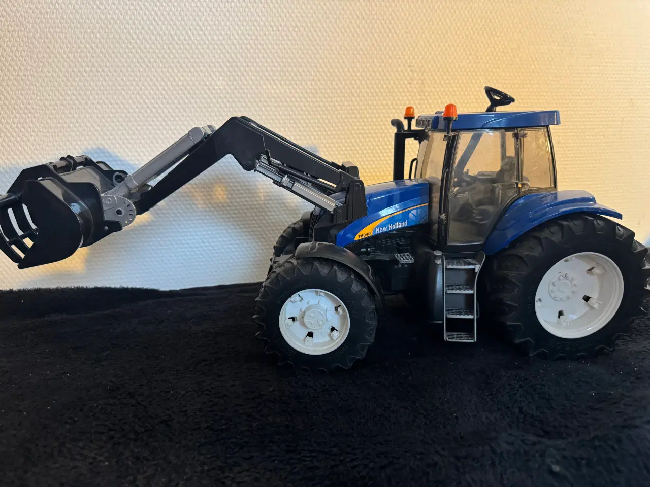 Billede 1 - Bruder New Holland traktor