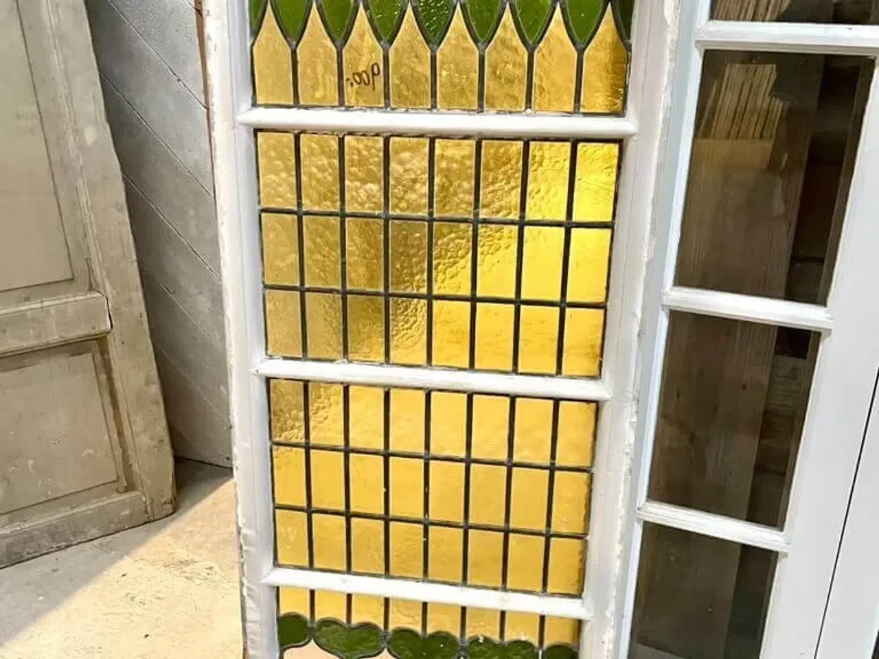 Billede 2 - Blyindfattet vinduesramme m. mange detaljer