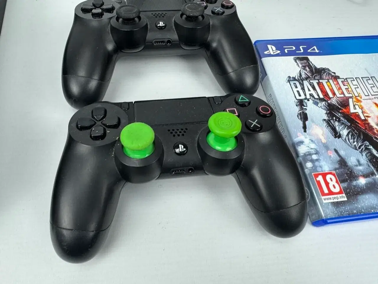 Billede 3 - Playstation 4 - inkl. 2 joystick, 3 spil & høretelefoner MOMSFRI