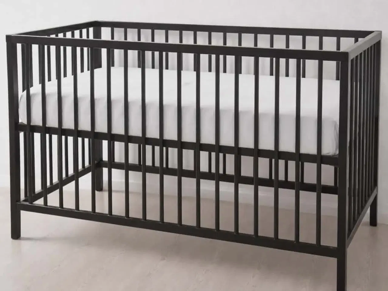 Billede 1 - Tremmeseng