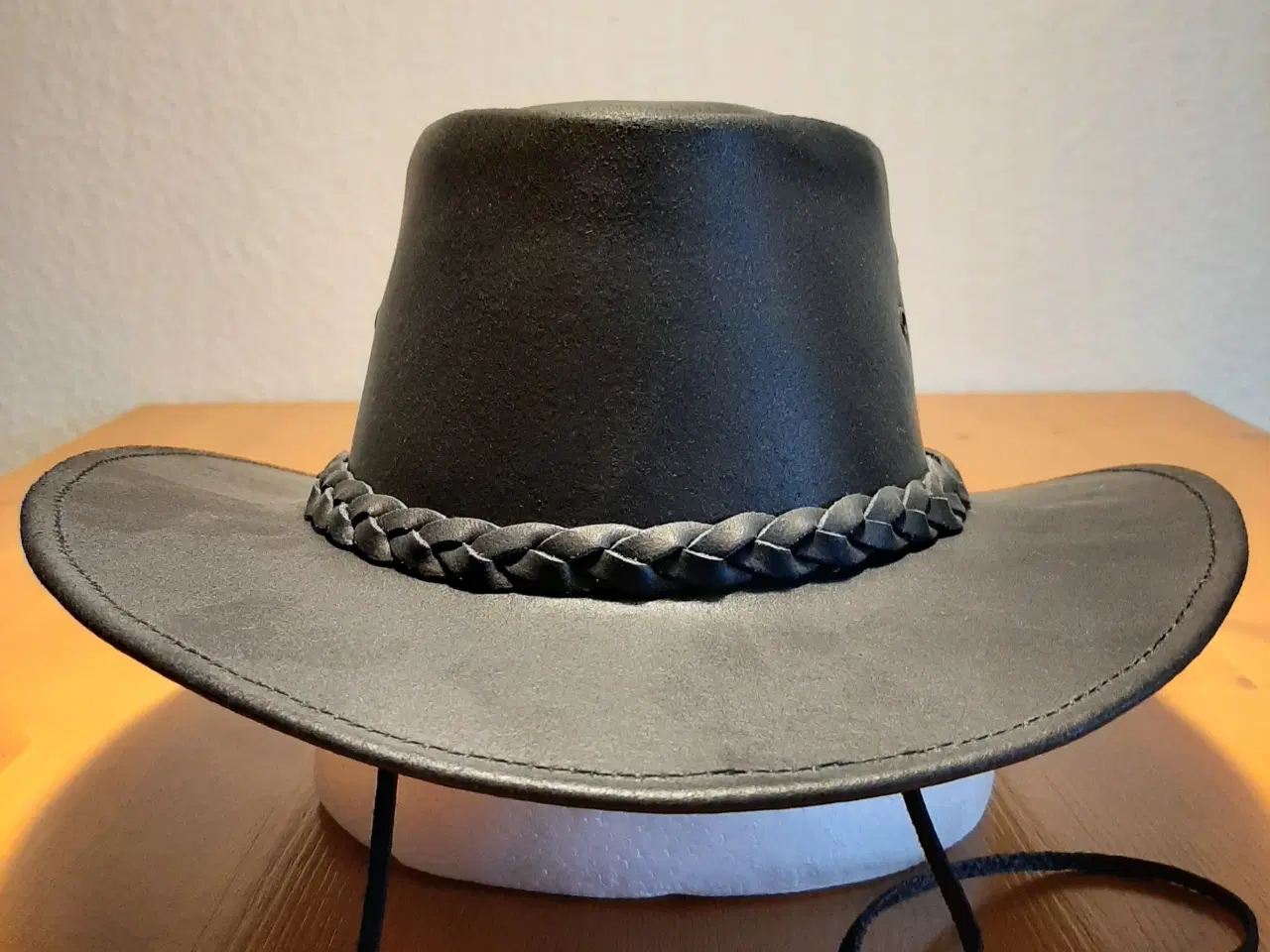 Billede 1 - Hat i sort skind