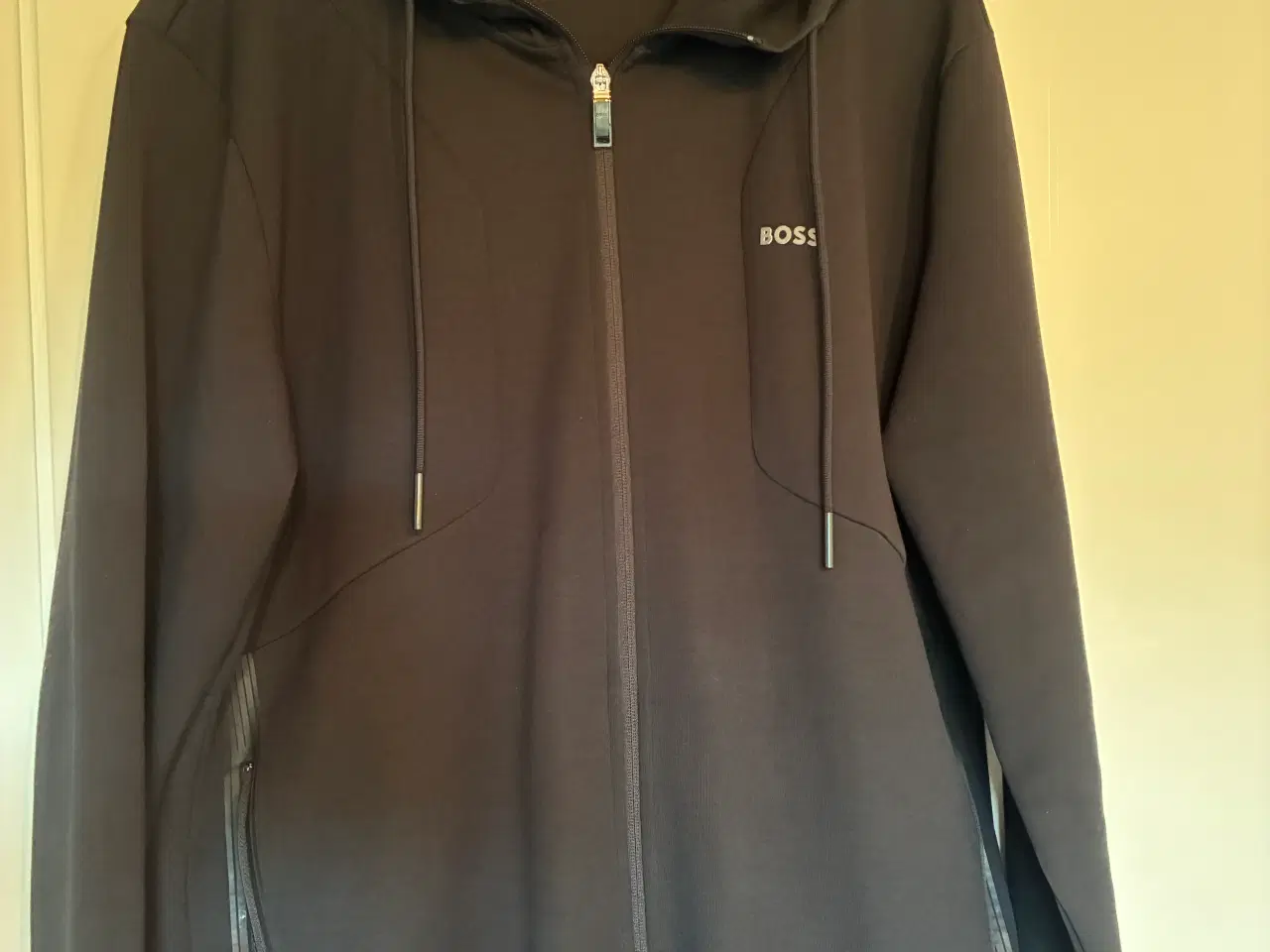 Billede 3 - Hugo Boss Track suit sort. Som nyt.