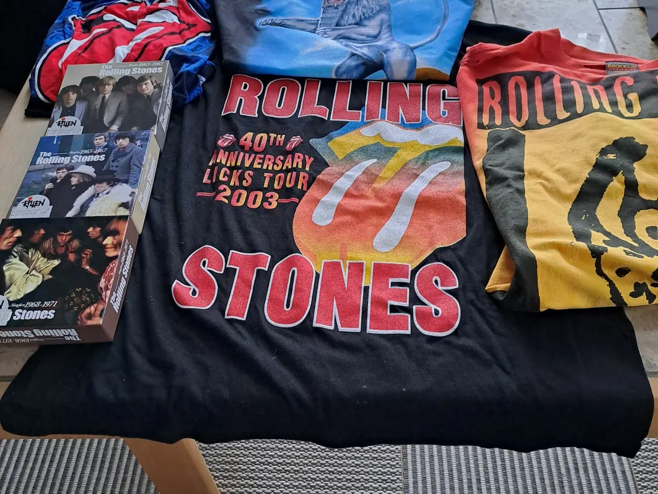 Billede 1 - Rolling Stones T-shirt og cd boxer 