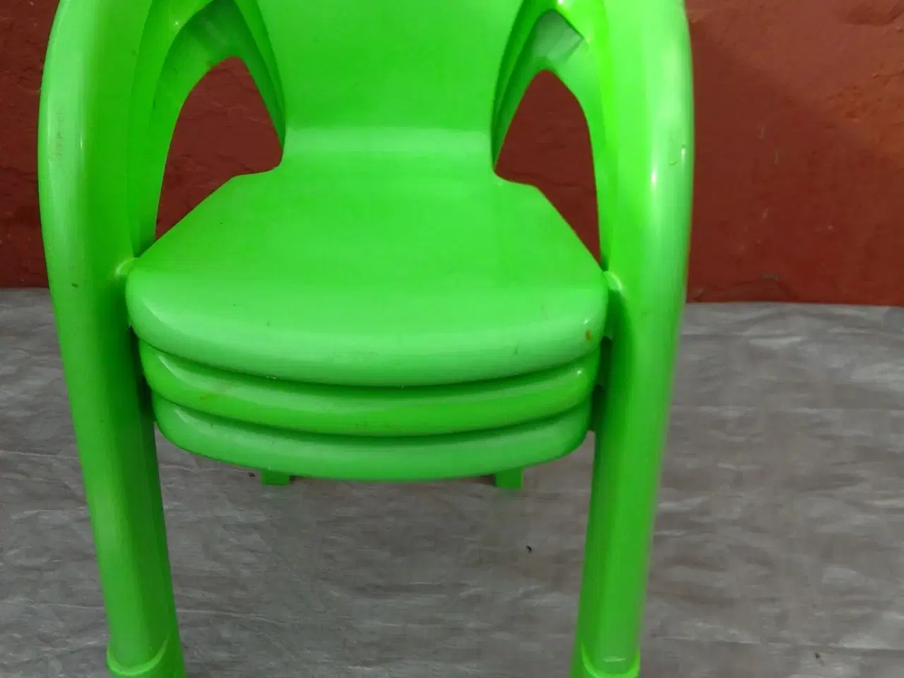 Billede 1 - Børnestole 3 stk i hård grøn plast