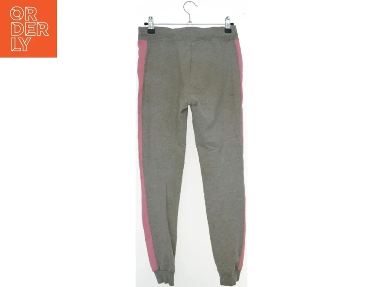 Billede 2 - Grå sweatpants med pink striber fra C&A (str. 152)