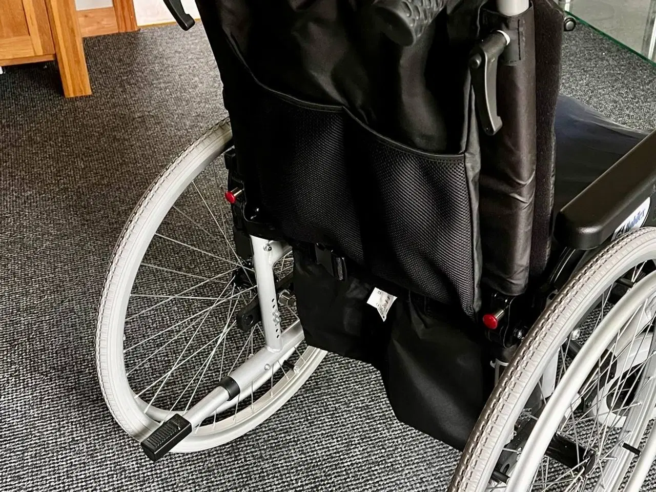 Billede 4 - Mobilex Barracuda” kørestol - Med 30 grader juster