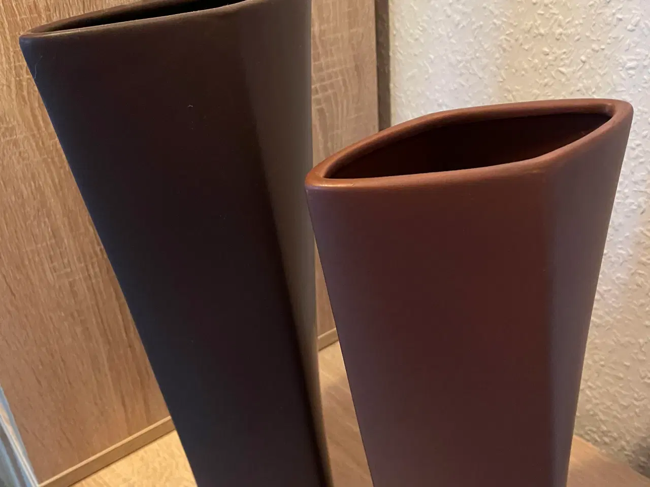 Billede 3 - 2 vaser i 2 brune farver.