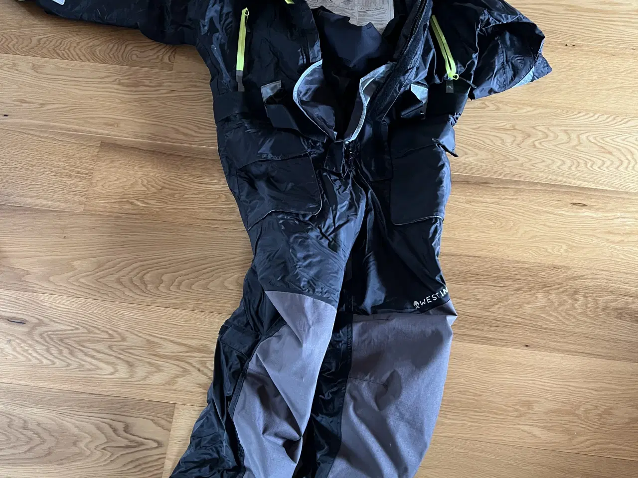 Billede 1 - Flydedragt